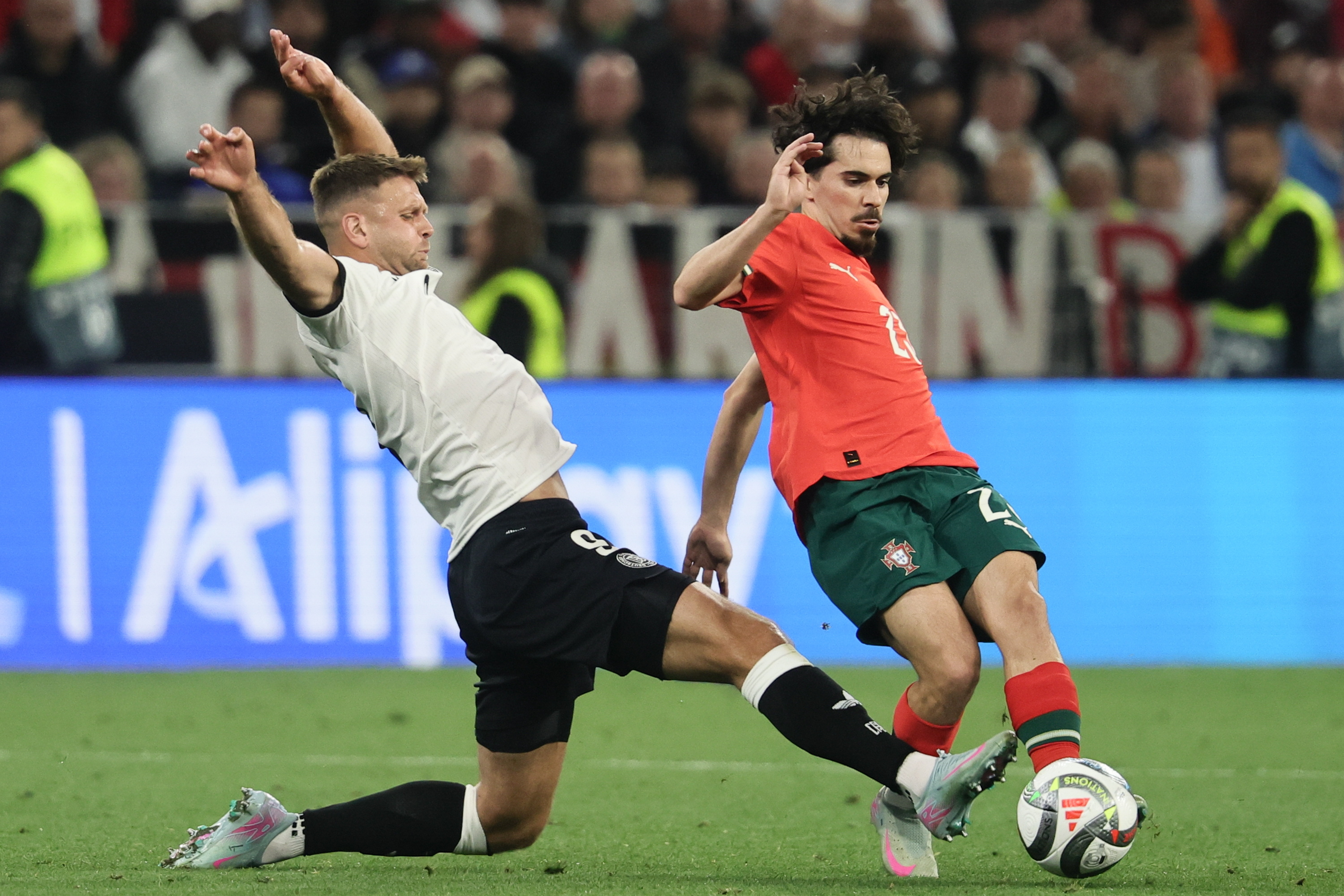 ayx世界杯2026-奥地利队鏖战葡萄牙队，梁靖崑统治全场