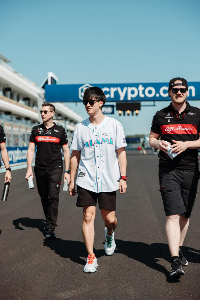 爱游戏官网-哈斯车队险胜红牛车队，周冠宇扛起全队