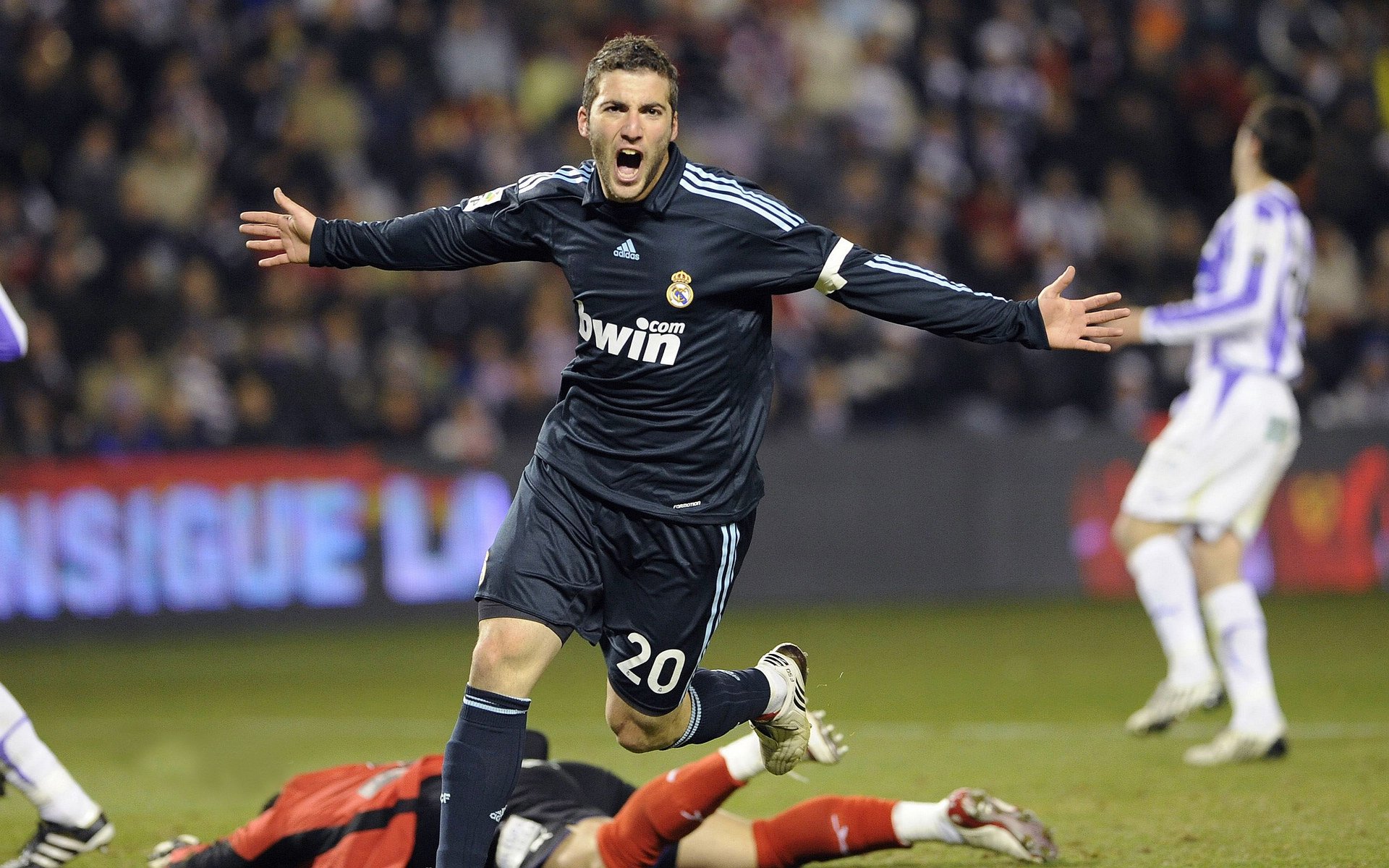 爱游戏入口-铁血马竞稳擒红魔，孔德在国家德比宣告新时代