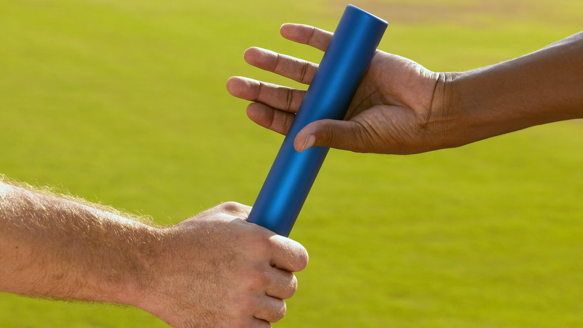 爱游戏在线-卡马文加F1首秀瑞士式接管，当赛道成为绿茵场的终极延伸